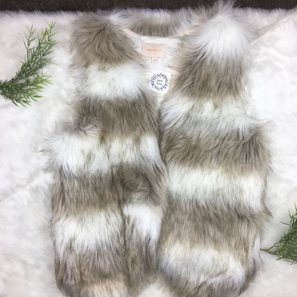 Skies Are Blue Jackets & Blazers - **Skies Are Blue Fur Vest. Size small. Tan white!